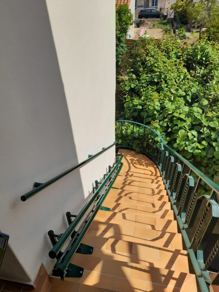 Un monte escalier exterieur dans les Pyrénées Orientales 2