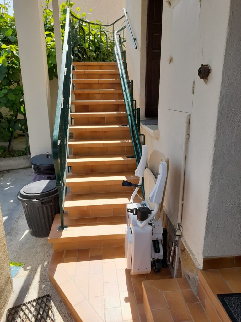 Un monte escalier exterieur dans les Pyrénées Orientales 3